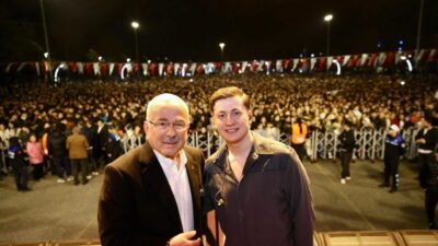 Ordu Büyükşehir Belediyesi sevilen sanatçı Poizi’yi Ordulularla buluşturdu. Son dönemin