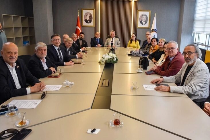 İzmir Demokrasi Üniversitesi Rektörü Prof. Dr. Selim Karahasanoğlu, İzmir Ege