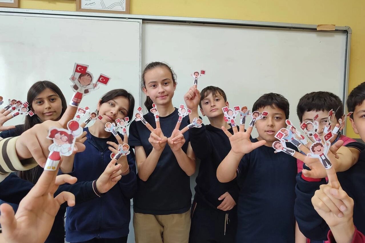 Sakarya Büyükşehir Belediyesi öncülüğünde yürütülen “Bilim Tohumları ile Büyüyen Çocuklar”