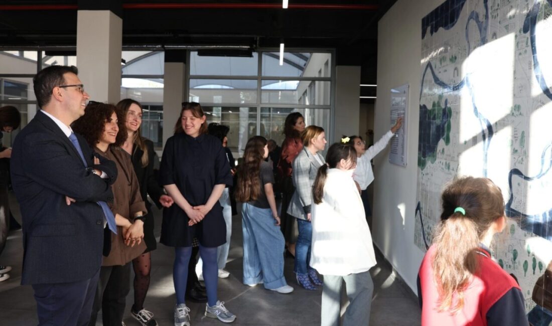 Nilüferli çocuklar, “Şehir Sen Kimsin?” atölyesinde yaptıkları seramik pano ile