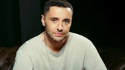 Son dönemde arka arkaya yayımladığı şarkılarla dikkat çeken Özay Bakır,