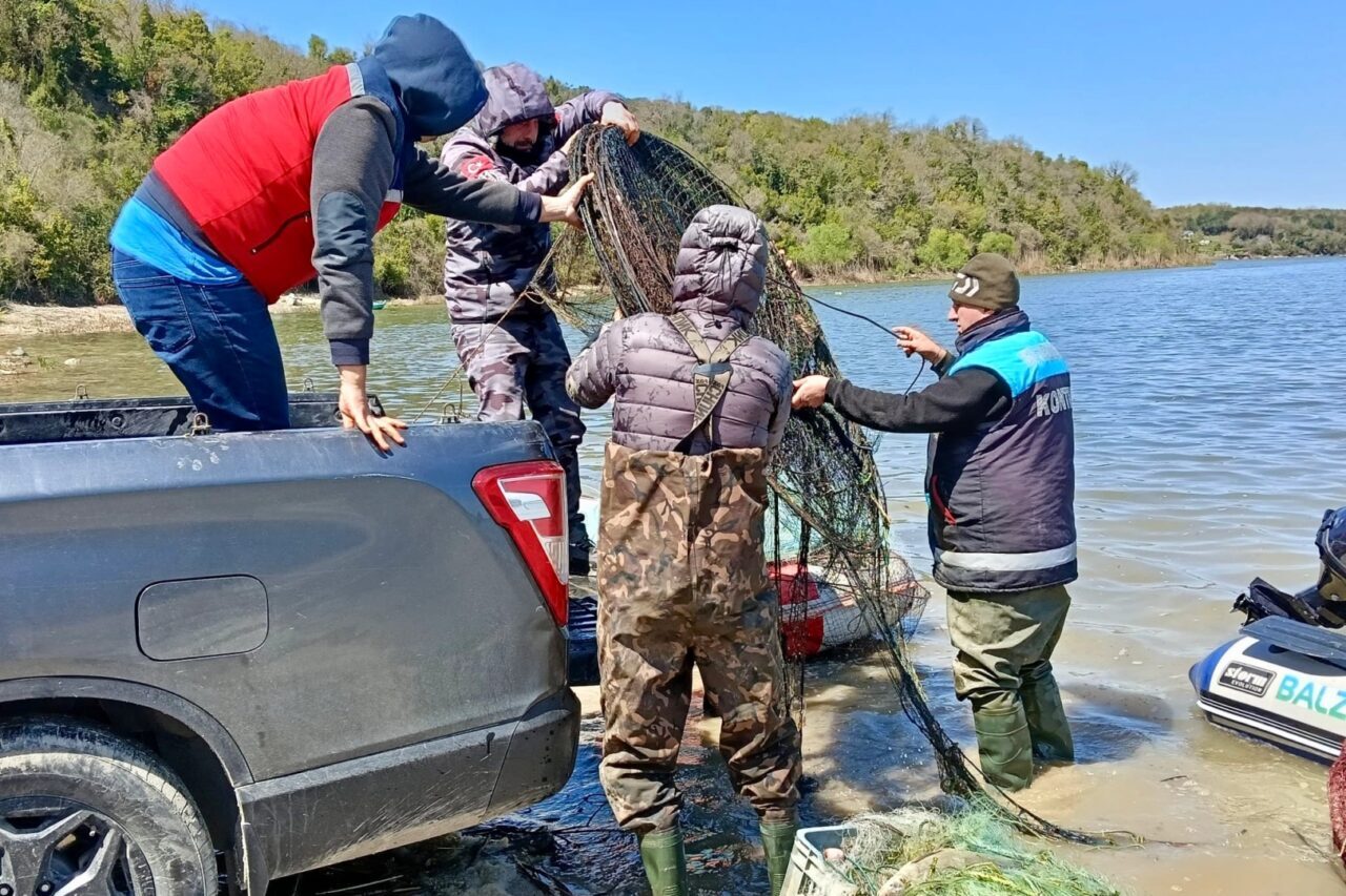 Balıkçılık ve Su Ürünleri Genel Müdürlüğü ekipleri, İstanbul’daki denetimlerde yasa
