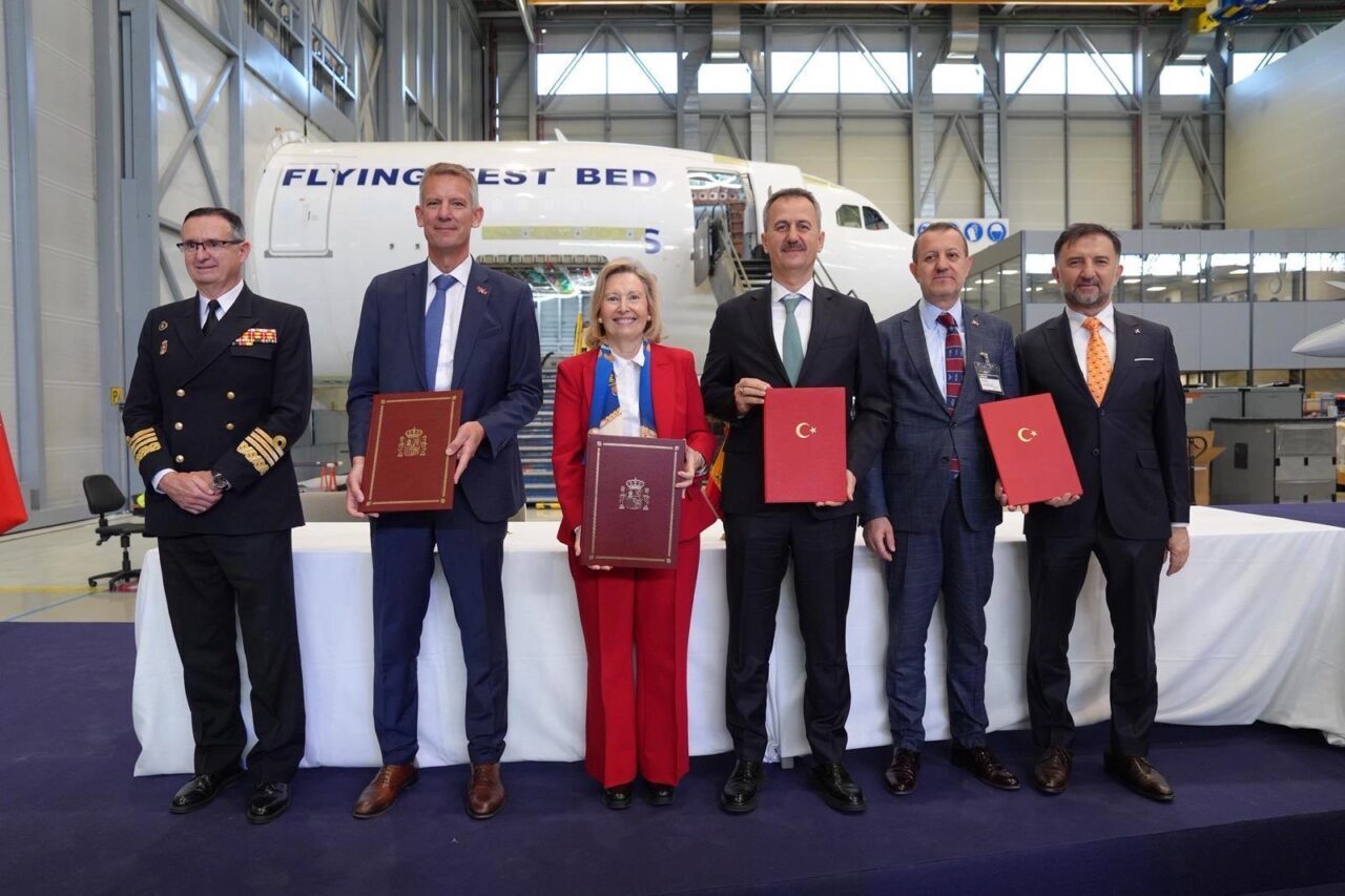 Savunma Sanayii Başkanlığı Başkanı Haluk Görgün, Hürjet’in İspanya’ya ihracat sözleşmesinin