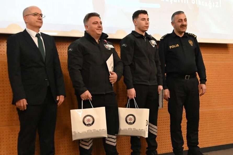 Tekirdağ Süleymanpaşa Otogarı’nda uyuşturucu sevkiyatını engelleyen Büyükşehir Belediyesi güvenlik personeli,