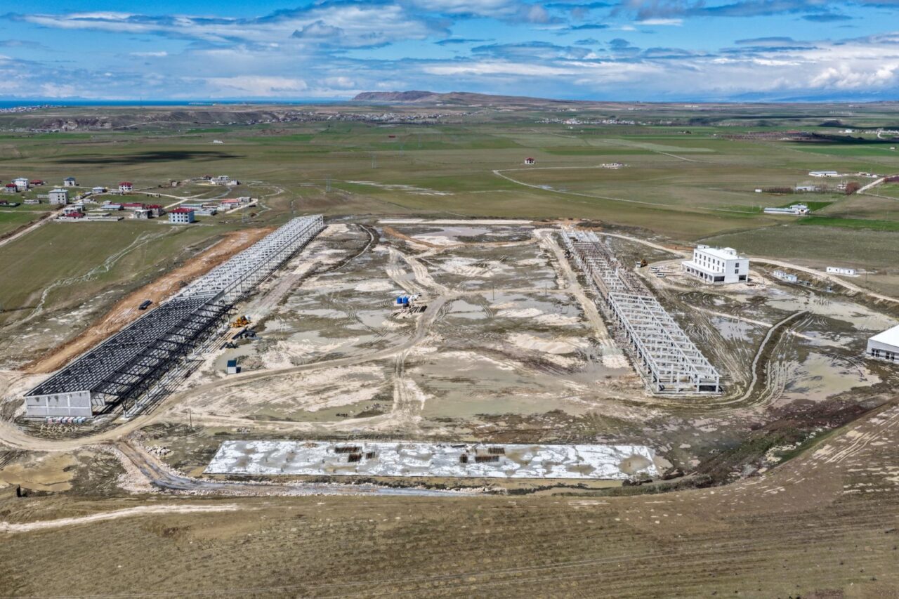 Van Büyükşehir Belediyesi'nin, Van-Erciş karayolu üzeri çevre yolu bağlantı noktasında