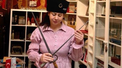 Hollanda’nın tanınmış yazarlarından Özlem Ok, Rotterdam’da 11 yıldır hizmet veren