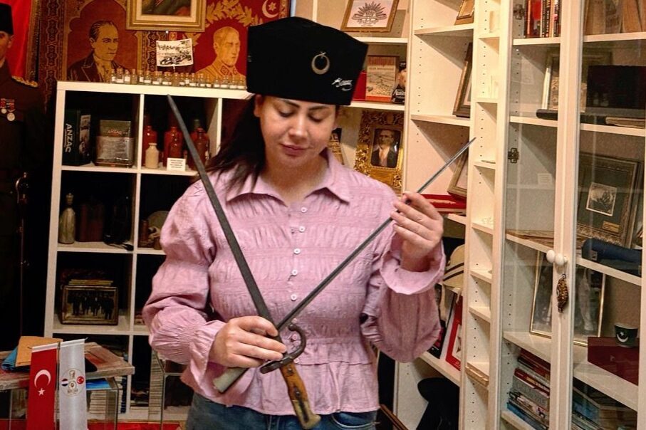 Hollanda’nın tanınmış yazarlarından Özlem Ok, Rotterdam’da 11 yıldır hizmet veren