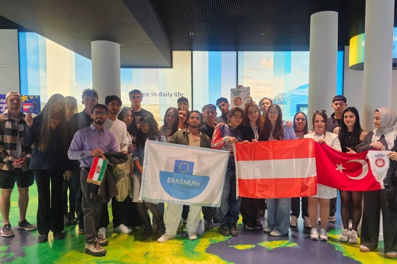 Yıldırım Ticaret Mesleki ve Teknik Anadolu Lisesi öğrencileri, Youth in