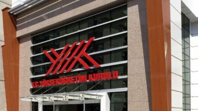 Yükseköğretim Kurulu (YÖK), doğum yapan lisansüstü kadın öğrencilere önemli bir