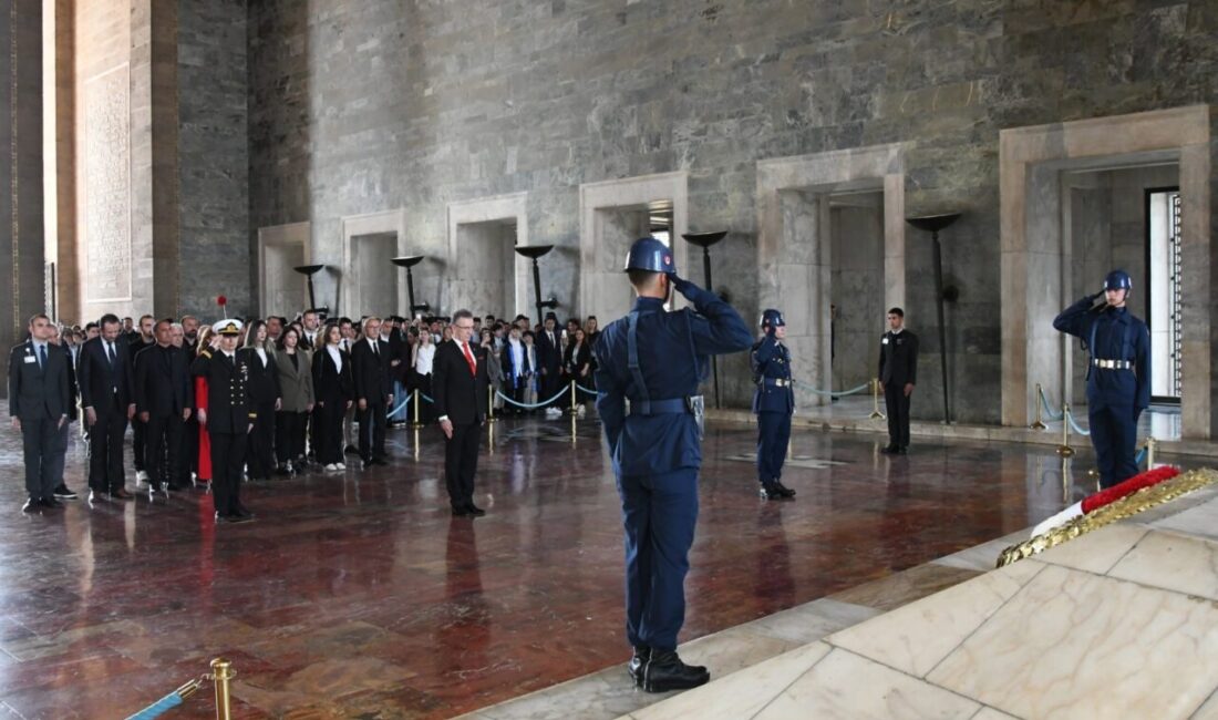 Atatürkçü Düşünce Derneği Bursa Şubesi yeni yönetim kurulu, Anıtkabir’i ziyaret