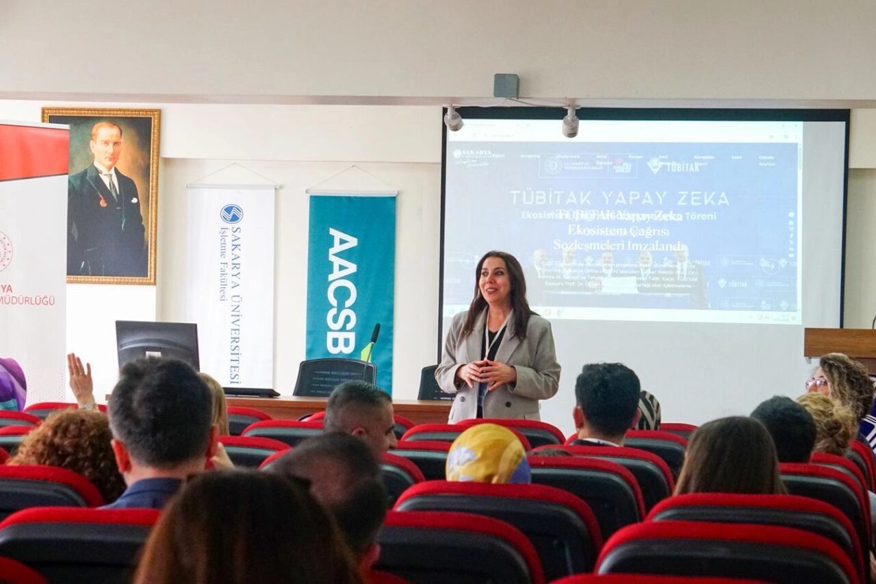 Sakarya Üniversitesi İşletme Fakültesi ev sahipliğinde gerçekleştirilen çalıştayda, eğitim sürecinin