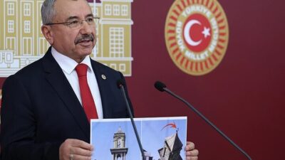 AK Parti İstanbul Milletvekili İsmail Erdem, Sancaktepe’de belediye tarafından yıkılan