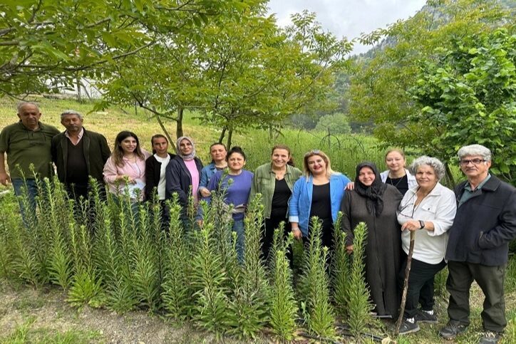Ak Zambaklar gelişiyor, kadınlar güçleniyor Adana Büyükşehir Belediyesi Kadın ve Aile Hizmetleri Daire Başkanlığı ile