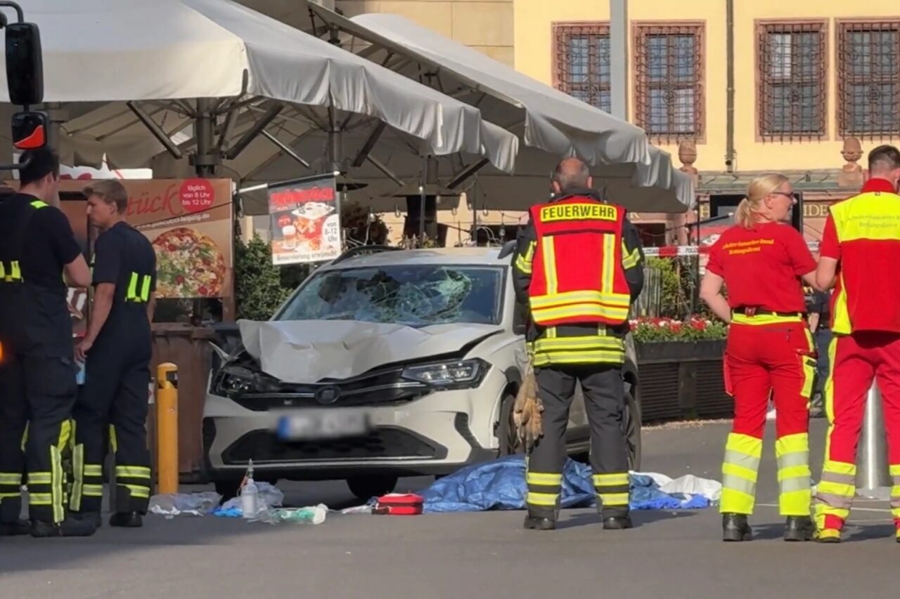 Almanya’nın Leipzig kentinde meydana gelen trajik olayda, bir otomobilin yayaların