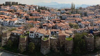 Ankara Büyükşehir Belediyesi, Ankara Kalesi’nde ziyaretçi konforunu ve güvenliğini artırmaya
