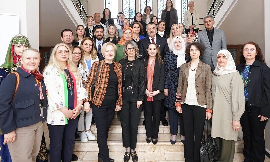 “Ankara’da Bindallı” kitabı tanıtıldı Milli Eğitim Bakanı Yusuf Tekin, Ankara Olgunlaşma Enstitüsü’nde düzenlenen “Ankara’da