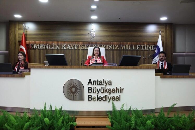 Antalya Büyükşehir Belediye Meclisi’nden Antalyaspor’a destek Antalya Büyükşehir Belediyesi Başkan Vekili Büşra Özdemir, bu hafta sonu