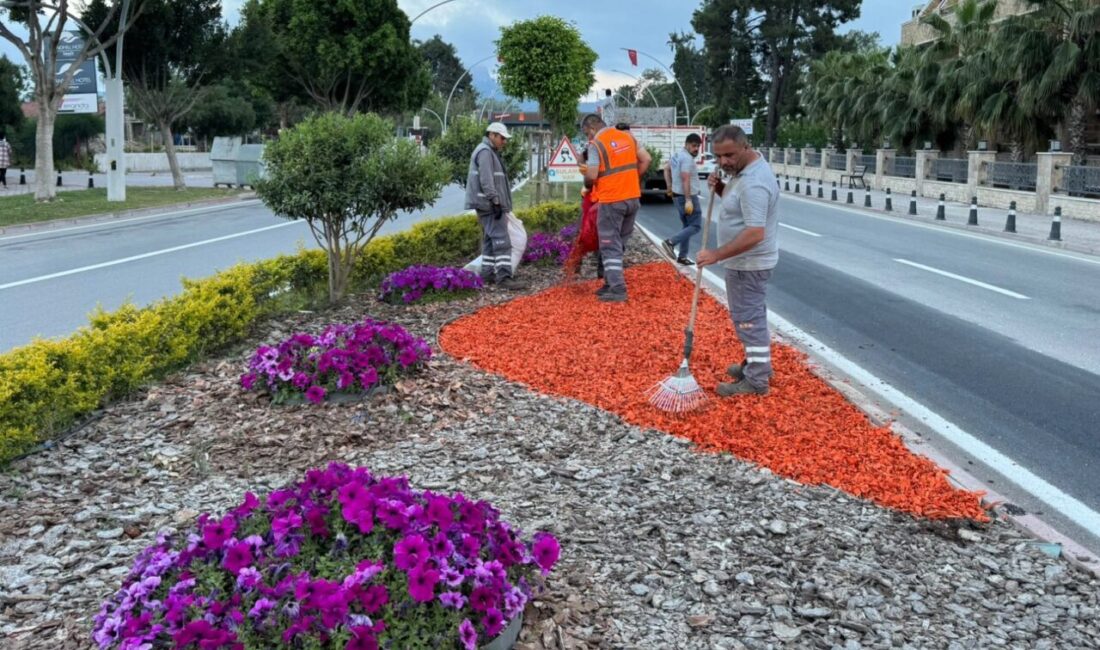 Antalya Büyükşehir Belediyesi, çevre dostu peyzaj uygulamalarına aralıksız devam ediyor.