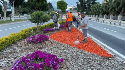 Antalya Büyükşehir Belediyesi, çevre dostu peyzaj uygulamalarına aralıksız devam ediyor.