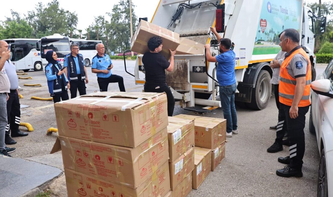 Antalya Büyükşehir Belediyesi zabıta ekipleri ve otogar güvenlik görevlilerinin dikkati