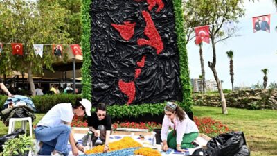 Muratpaşa Belediyesi'nin Ziya Gökalp Parkı'nda düzenlediği 2. Çiçek Desenleri Günleri