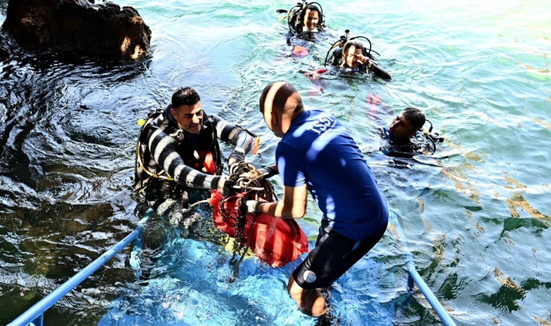 Antalya’da denizden çıkan atıklar sanat eserine dönüşecek Antalya Muratpaşa Belediyesi’nin gönüllü dalgıç ekibi, yaz sezonu öncesinde belediyenin