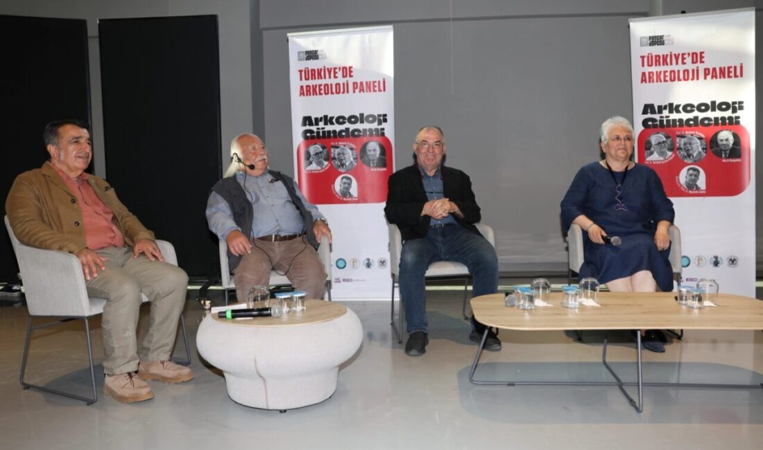 Arkeolojinin duayenleri Nilüfer’de buluştu Bursa Nilüfer Belediyesi’nin düzenlediği “Arkeoloji Gündemi” buluşmalarının son etkinliğinde kapsamlı