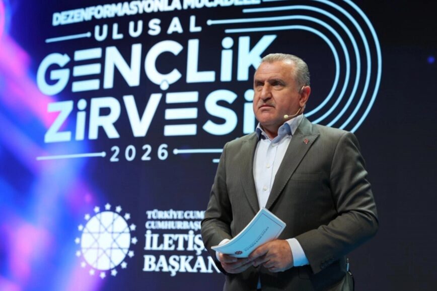 Bakan Bak’tan gençlere dezenformasyon uyarısı Gençlik ve Spor Bakanı Osman Aşkın Bak, dijital dünyanın gençler