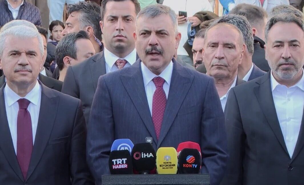 Bakan Çiftçi baba ocağı Konya’da… Güvenlik güçlerine telsizden seslendi İçişleri Bakanı Mustafa Çiftçi, Kurban Bayramı dolayısıyla görev başındaki güvenlik