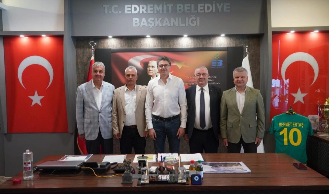 Balıkesir Edremit Belediyesi’nde bayramlaşma coşkusu Balıkesir Edremit Belediyesi’nin ev sahipliğinde Kurban Bayramı’nın üçüncü gününde gerçekleştirilen
