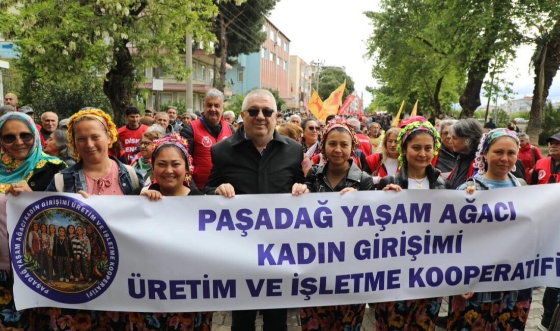 Balıkesir Edremit’te 1 Mayıs Emek ve Dayanışma Günü, binlerce kişinin