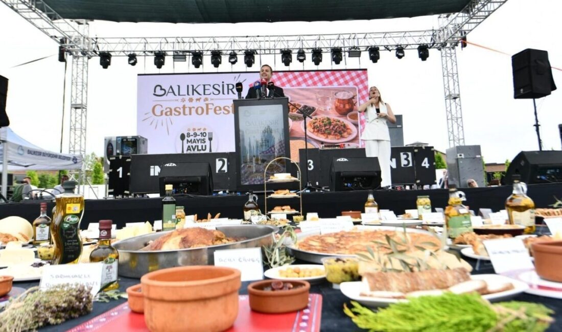 Balıkesir GastroFest’e yoğun ilgi Balıkesir Büyükşehir Belediyesi tarafından bu yıl ilk kez düzenlenen Uluslararası