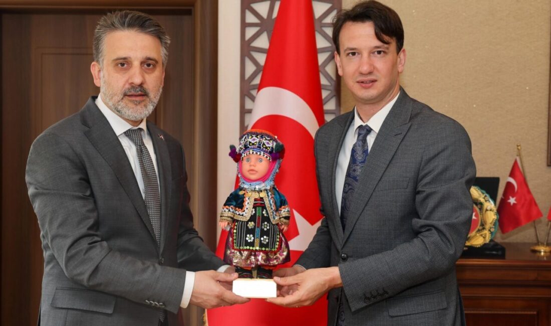Başkan Vekili Biba: Keles hak ettiği hizmetlerle buluşacak Bursa Büyükşehir Belediyesi Başkan Vekili Şahin Biba, Büyükşehir Belediyesi yöneticileriyle
