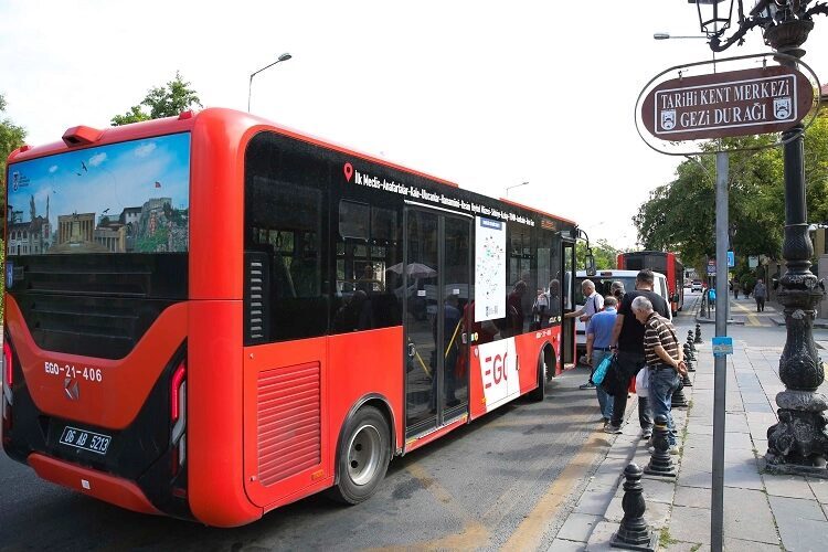 “Başkent Kültür Turu” hattı sefere çıktı Ankara Büyükşehir Belediyesi’nin, Başkent’in tarihi ve kültürel noktalarına ulaşımı kolaylaştırmak