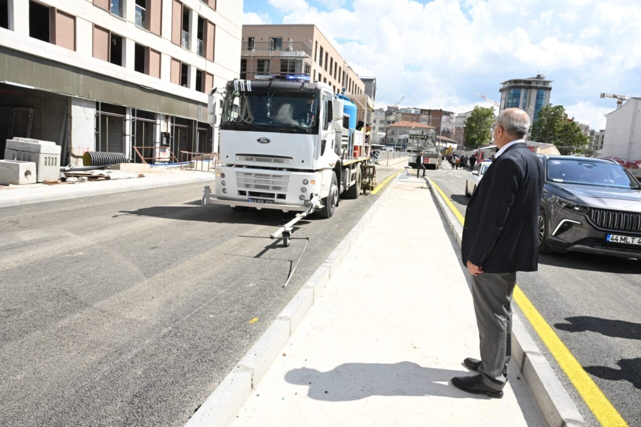 Malatya Büyükşehir Belediye Başkanı Sami Er, Turgut Temelli Caddesi’nin Kurban
