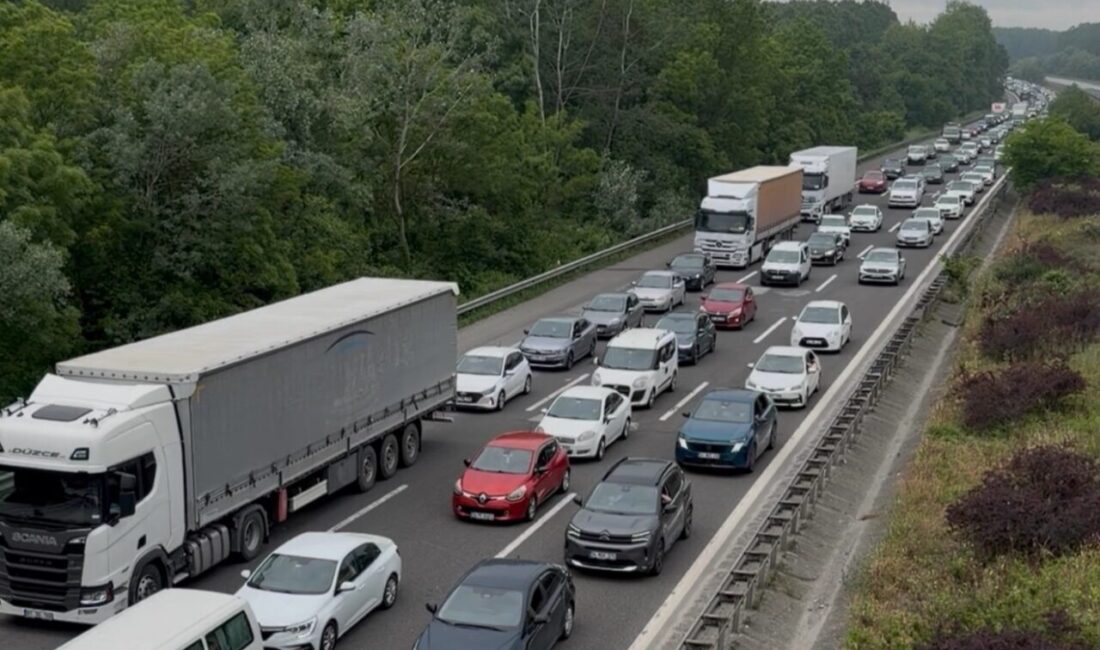 Bayram yoğunluğu başladı 9 günlük Kurban Bayramı tatili nedeniyle her bayram yaşanan trafik