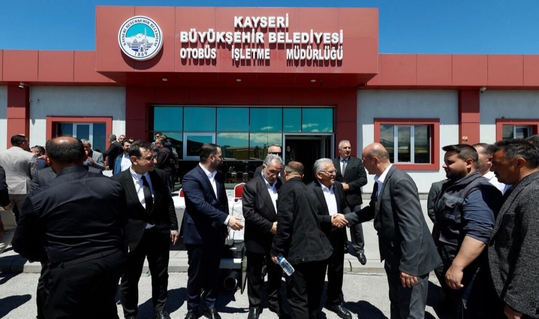 Kayseri Büyükşehir Belediye Başkanı Dr. Memduh Büyükkılıç, Ulaşım A.Ş. personeli