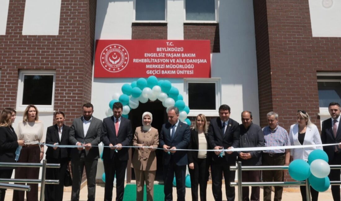 İstanbul’un Beylikdüzü ilçesinde, Aile ve Sosyal Hizmetler Bakanı Mahinur Özdemir