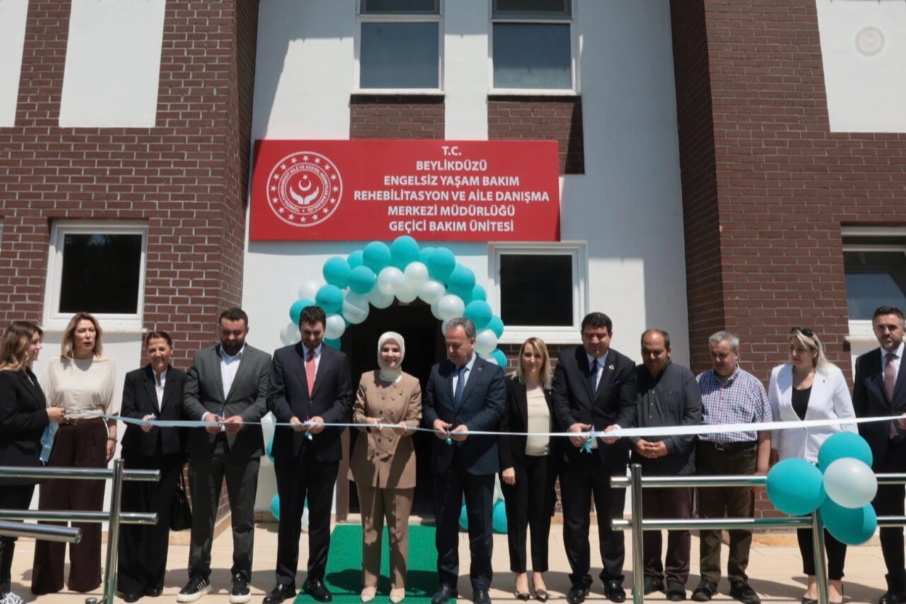 İstanbul’un Beylikdüzü ilçesinde, Aile ve Sosyal Hizmetler Bakanı Mahinur Özdemir