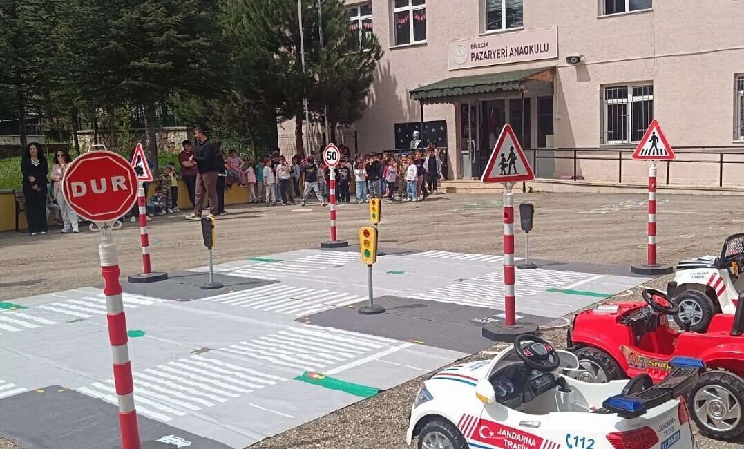 Bilecik’in Pazaryeri ilçesinde geleceğin bilinçli sürücüleri ve duyarlı yayalarını yetiştirmek