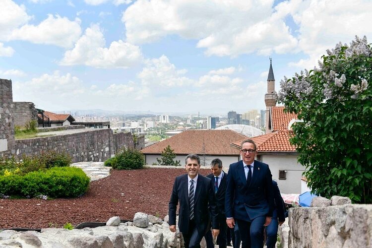 Boris Dilliès’ten Ankara mesaisi Brüksel Başkent Bölgesi Başbakanı Boris Dilliès ve beraberindeki heyet, Ulus
