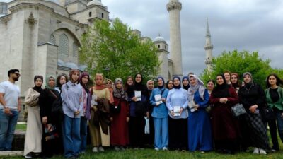 Bu proje hem okutuyor, hem gezdiriyor Kocaeli Büyükşehir Belediyesi tarafından hayata geçirilen “Bir Kitap, Bir Şehir,