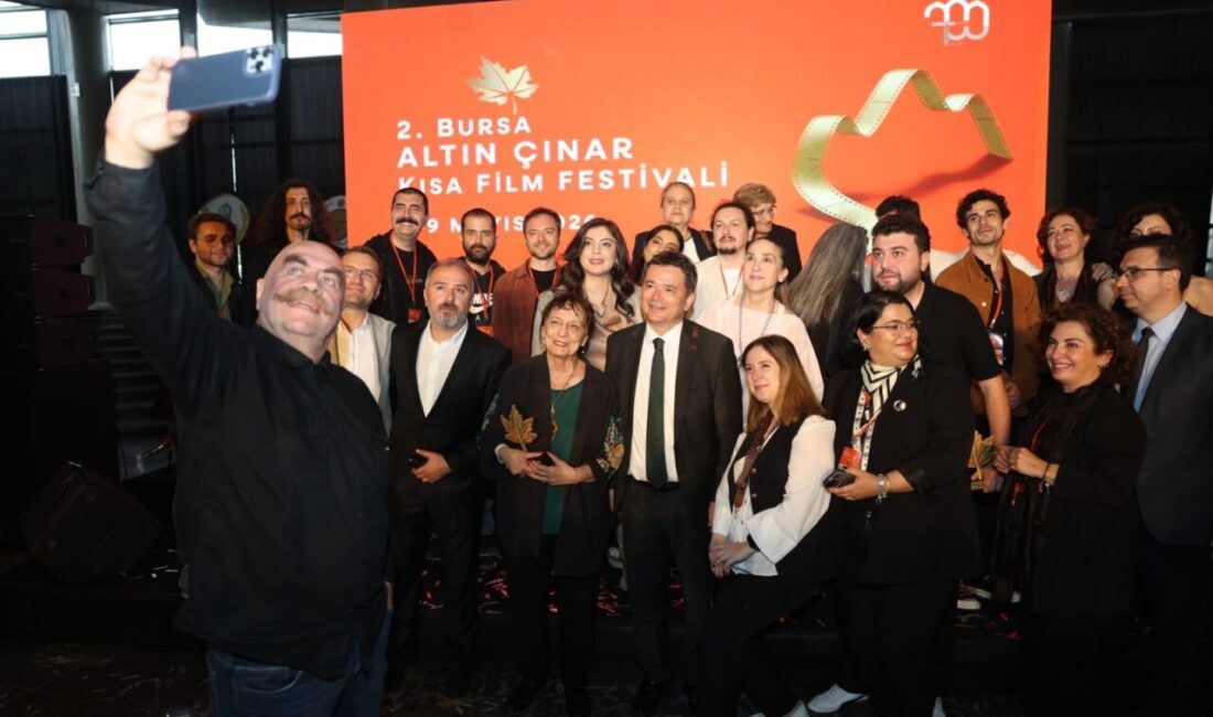 Bursa Altın Çınar’ın kazananı “Liminal” oldu Osmangazi Belediyesi tarafından düzenlenen 2. Bursa Altın Çınar Kısa Film