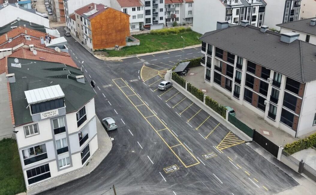Bursa İnegöl’de asfalt çalışması tamamlandı Bursa İnegöl Belediyesi, Ertuğrulgazi Mahallesinde altyapısı tamamlanan Memiş ve Şeker