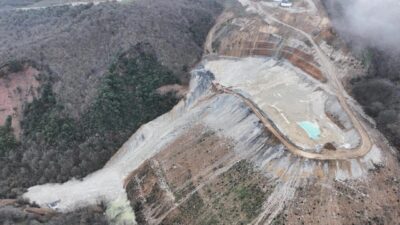 Bursa'da Yenişehir Çevre Platformu Sözcüsü Erkan Erdem, Kirazlıyayla Köyü’ndeki MeyraMadencilik’e