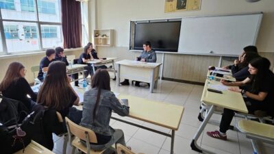 Bursa'da Mudanya İlçe Milli Eğitim Müdürlüğü tarafından düzenlenen “Parlamenter Münazara