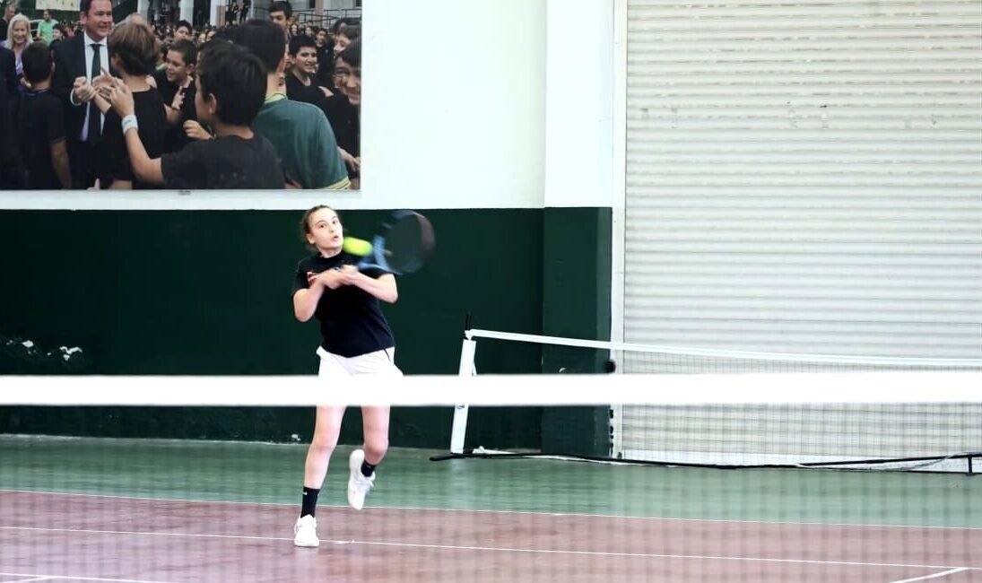 Bursa Osmangazi’de 19 Mayıs coşkusu tenis kortlarında Bursa'da Osmangazi Belediyesi tarafından 19 Mayıs Atatürk’ü Anma, Gençlik ve