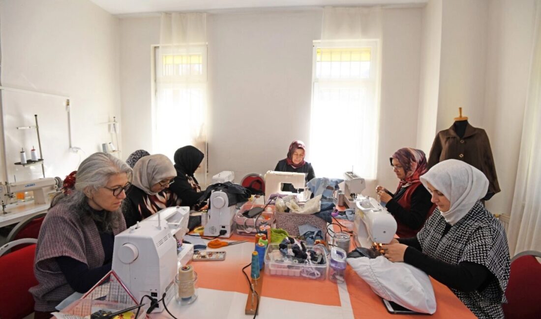 Bursa Osmangazi Belediyesi Meslek Edindirme Kursları (OSMEK) bünyesinde eğitim gören