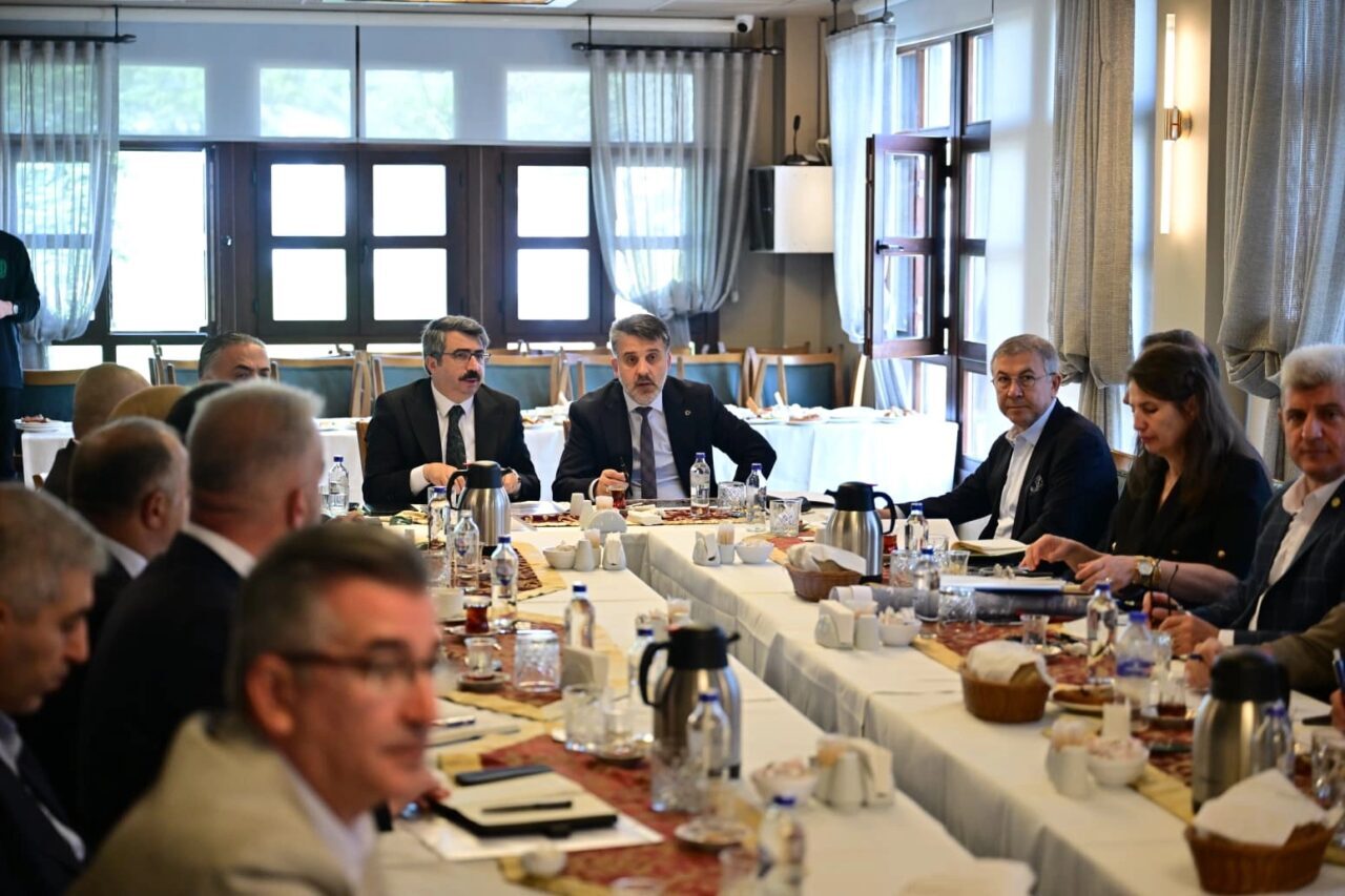 Bursa'da Yıldırım Belediye Başkanı Oktay Yılmaz, Bursa Büyükşehir Belediye Başkanvekili
