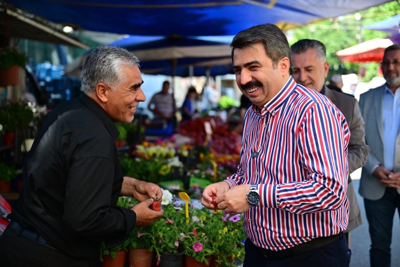 Vatandaş ve esnafla her fırsatta bir araya gelmeye özen gösteren